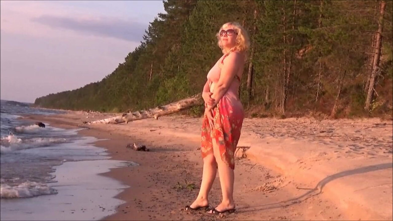RedRoseRus: Danse torride sur la plage