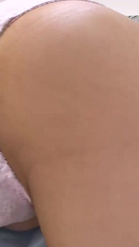 用磨蹭振动器自慰
