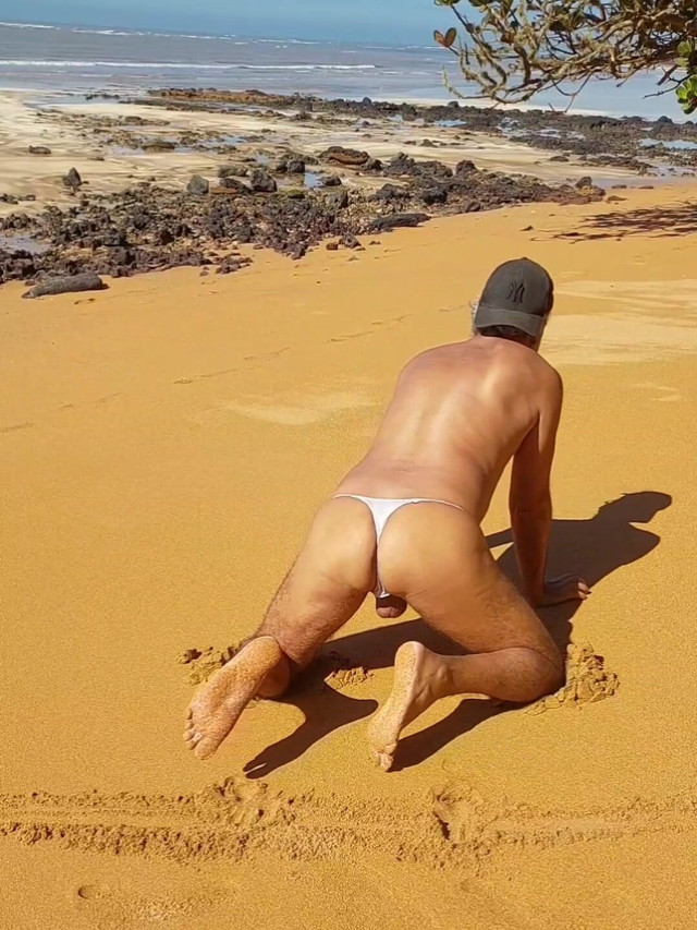 Ladysilva Crossdresser Showing off Her Hot Ass in Panties on the Beach (Ladysilva)