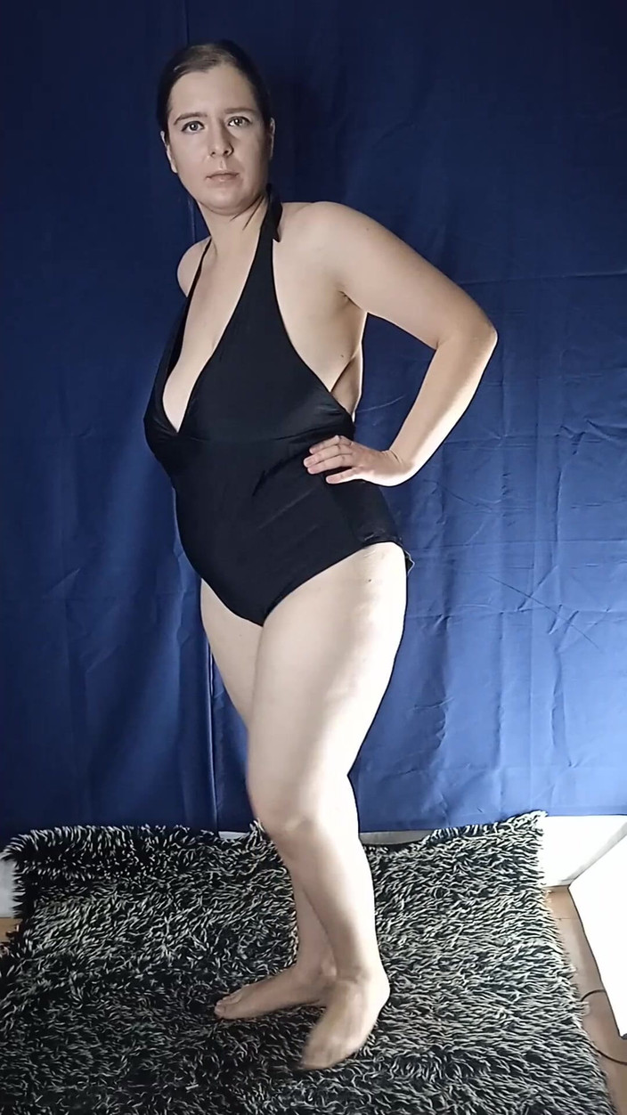 Lena Rose: प्लस आकार की महिला के लिए अधिक वन पीस स्विमसूट