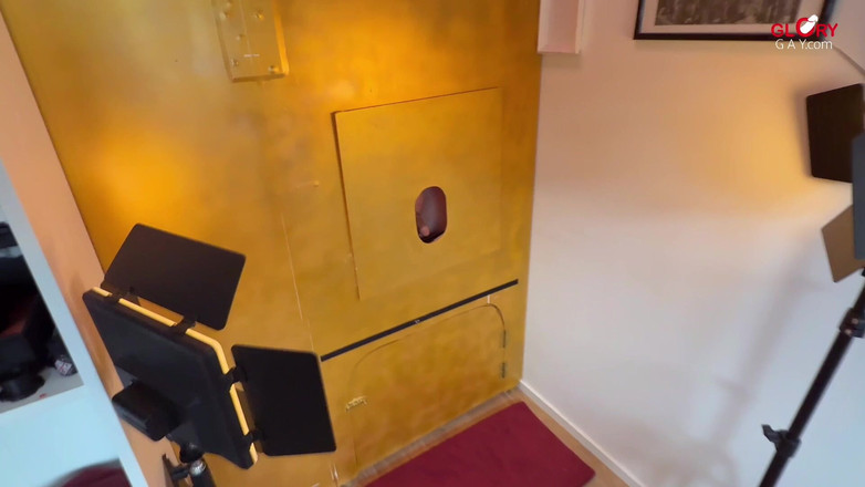 GLORYHOLEGAYS: Am Gloryhole: Wie Viel Spritzt Er Ins Glas?