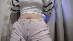 Petite Girlxx: Chica con curvas provoca