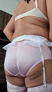 Éjaculation totalement excitée sans mains libres dans ma lingerie en nylon rose