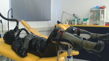 Rubber & Clinic Studio - 1ATOYS: Getah melancap pelik dengan rakan sekencing semula