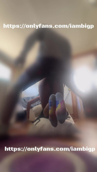 Monster Dick buší do mé těsné kundičky