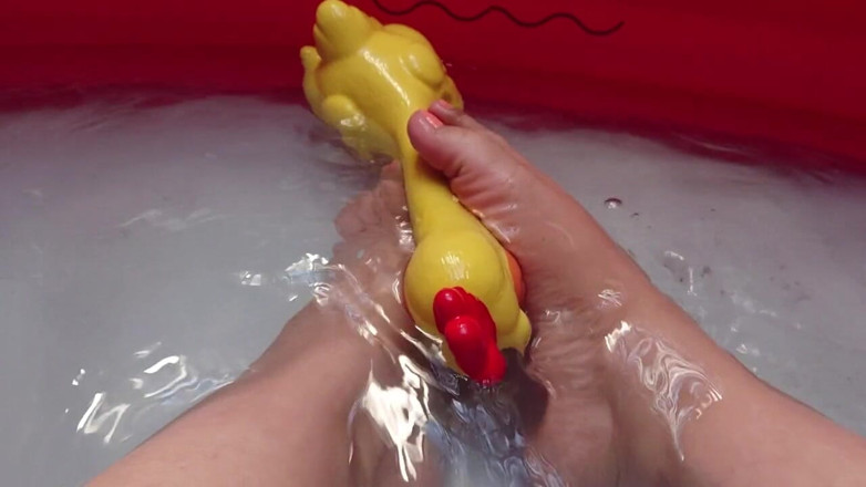 DanaDom20: Giocare nell'acqua con i miei piedi