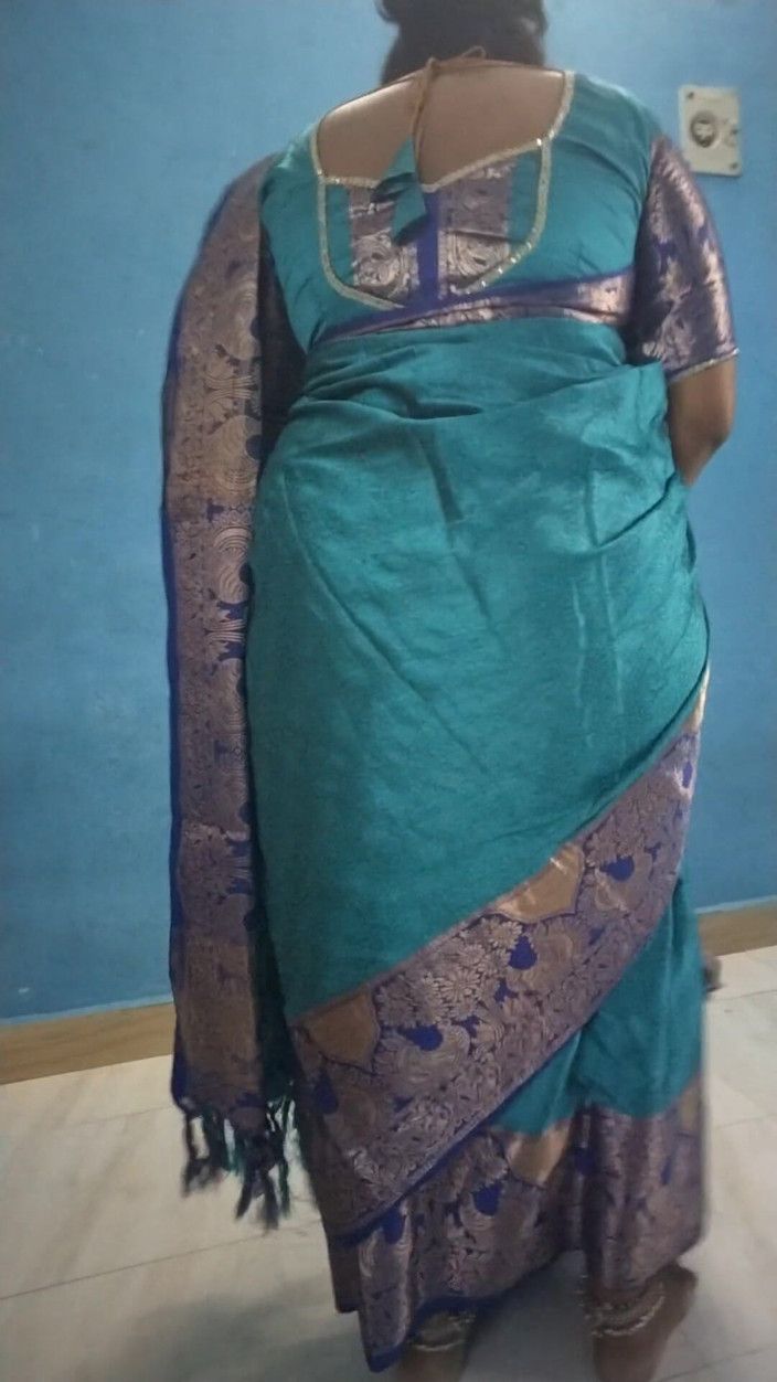 Tamil lesbian: Hot Saree Wearing