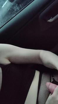 Super arriesgada con los ojos vendados en coche y corrida