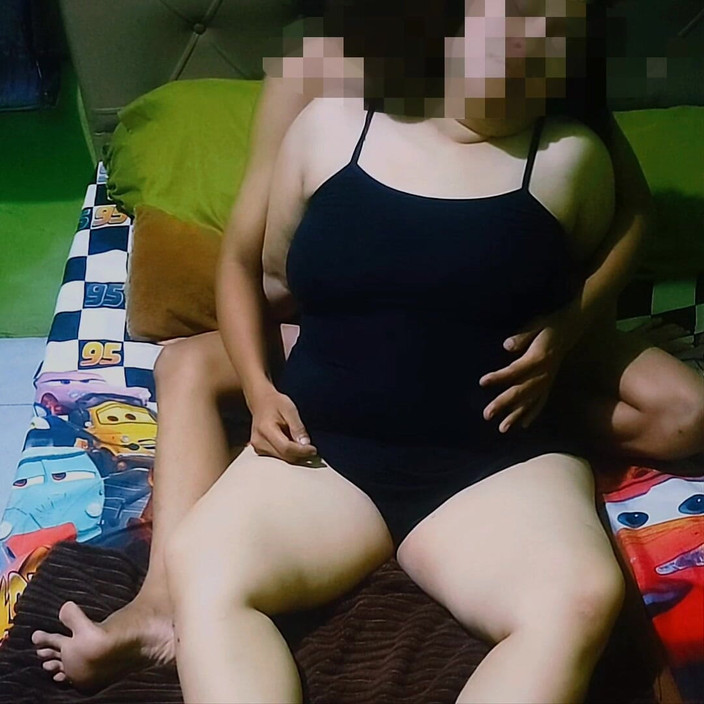 Maye_istrihot: Erkek arkadaşı tarafından amcık olmak isteyen bir kadın rapçi