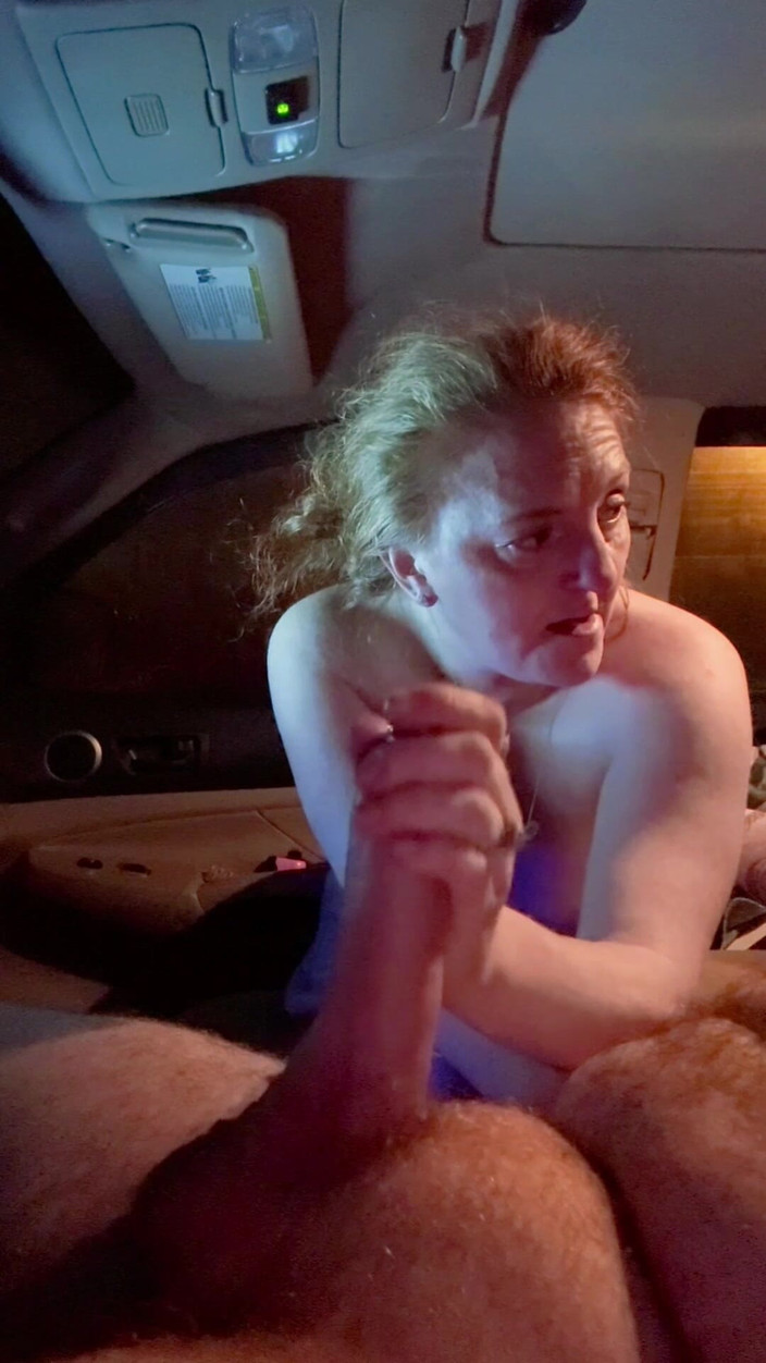 Chester Van Name: Moja sąsiedzi ruda żona wymyka się w nocy do mojej ciężarówki...