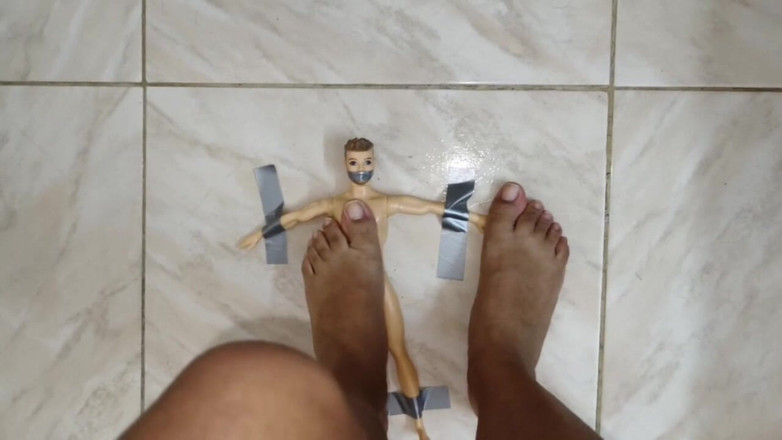 Isabel: 与小男人的脚羞辱