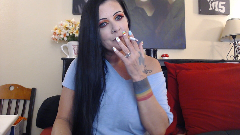 Abby Anna: 亲密吸烟在床上