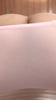 Tu Aimes Ma Chatte Pendant Que Je Me Masturbe En Levrette ?