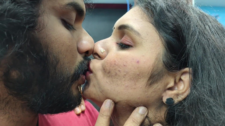 Vaishnavysharunraj: Partea de romantism nocturn - 1, Vaishnavy și Sharun Raj - romantism fierbinte în scenă...