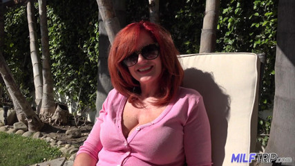 MILF Trip: Calda mamma Andi James con grandi tette e una figa...