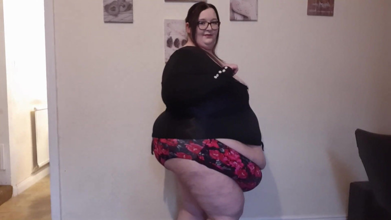SSBBWLadyBrads: SSBBW destroys and rips body suit - 7XL