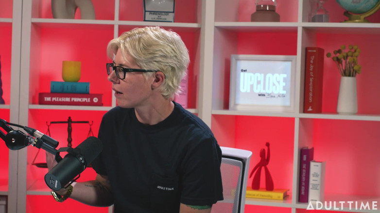 Adult Time Podcast: Ottavia Red: Crescere christian e amare del porno gay - il...