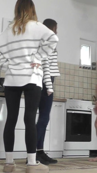 As três lindas amantes castigam o escravo