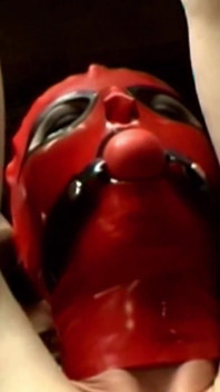 Bdsm seansında maskeli Fransız sürtük kullanılıyor