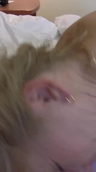 Brutta nonna viene scopata in una camera d'albergo