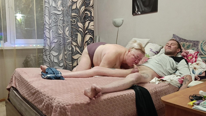 Zona901: Ibu mertua membelai zakar saya dengan mulutnya sehingga saya pancut...