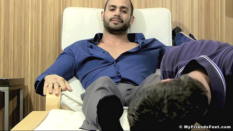 My friends feet: Orion menemukan kebahiaan erotis setelah kakinya dipuja