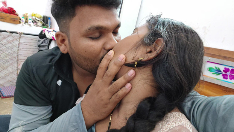 Premi pooja: Indian Desi Stepsister and Stepbrother Slowly Slowly Kissing Hot and...