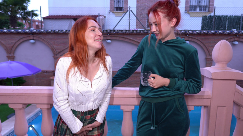 Sheryl X Sinclair: Orina desesperada: hacer que mi novia espere para orinar todo...