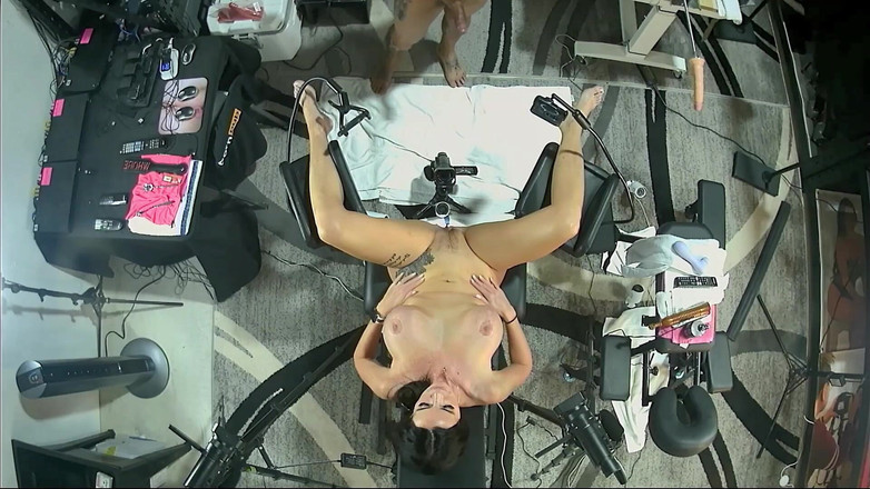 Phoenix Rizin': कामोत्ताप दिन का सबसे अच्छा हिस्सा हैं। गाइनो कुर्सी में चूत और गांड पंप करना। 11 देखने का बिंदु है.