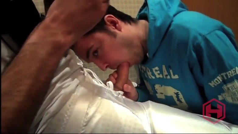 Str8 to gay: Di bilik mandi stadium sebelum perlawanan akhir