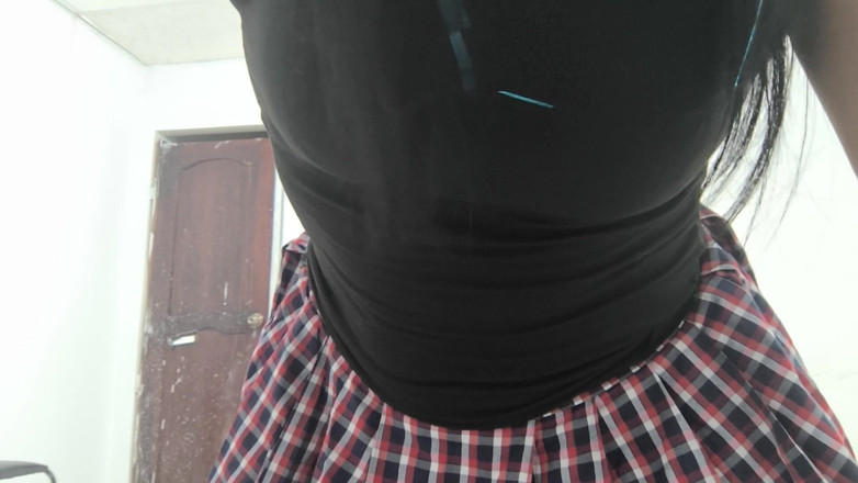 NEGRITA SEXY: Ze heeft iets abnormaal in haar vagina!! Een vreemde bult...