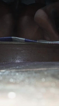 一晩中私とセックスできるのは誰?誰かのペニスに私を犯す力がある人はいますか?