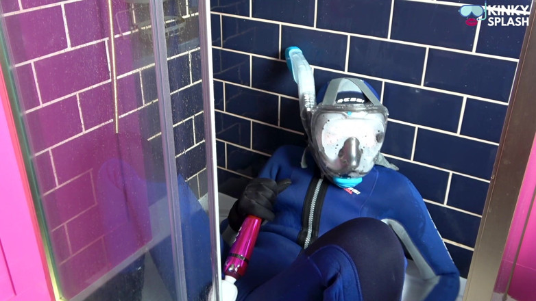 UKCuteGirl Lucy Lauren: Ejen Neoprene yang tidak kelihatan disumbat air mani oleh 14 Orang...