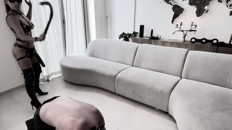 Mianins: 내 복종하는 노예 서브구아를 채찍질하다