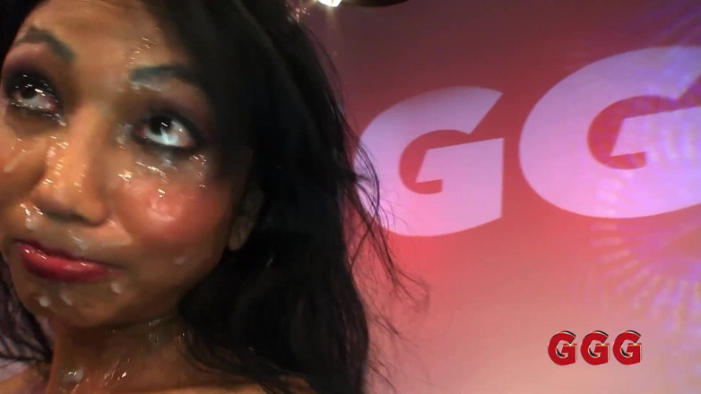 GGG John Thompson Studio: Ggg John Thompson Duitse Blone houdt van zuigen