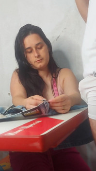La sarta guarda l'erezione del cliente!