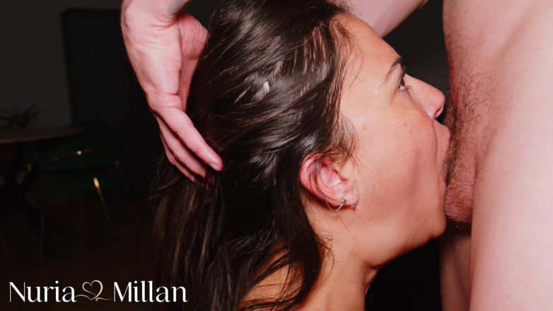 Nuria Millan: Tôi yêu cầu anh ấy đi tiểu vào mắt tôi và anh ấy đi...