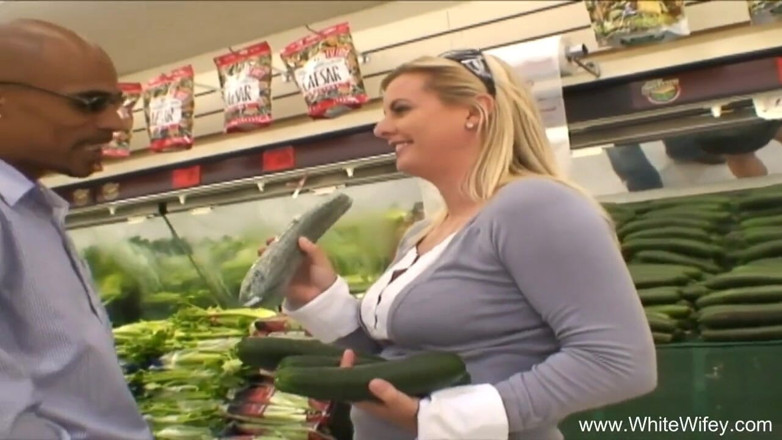 White Wifey: Дружина-блондинка зраджує чоловікові з чорним чуваком