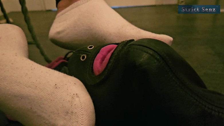 Strict Senz: Sheela Sinner vớ bẩn thỉu ngửi ăn chân par 1