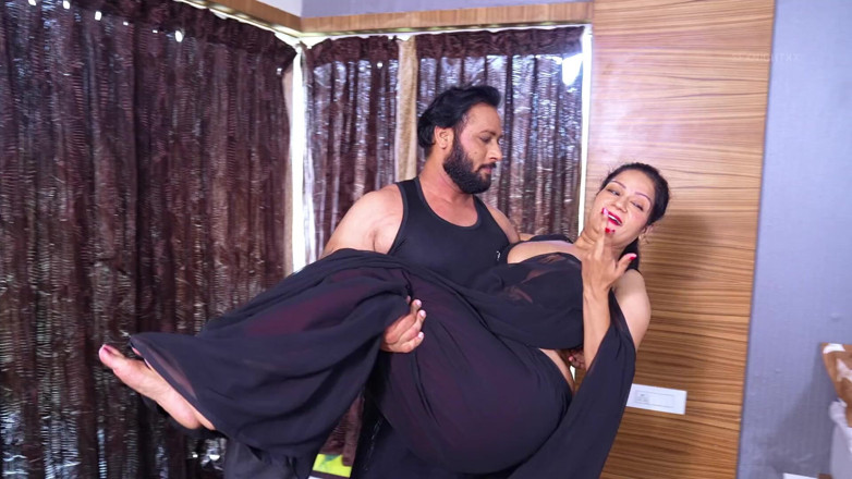 SEXNIGHT: Indická nadržená bhabhi šuká s mužem v tělocvičně