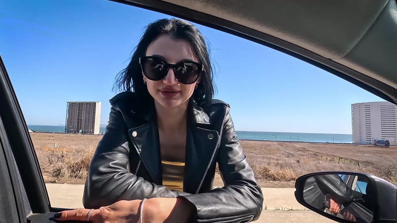 Andy Star: 掀起你的裙子，进入鸡巴！和苗条少女Madison Cumslut玩车内性爱