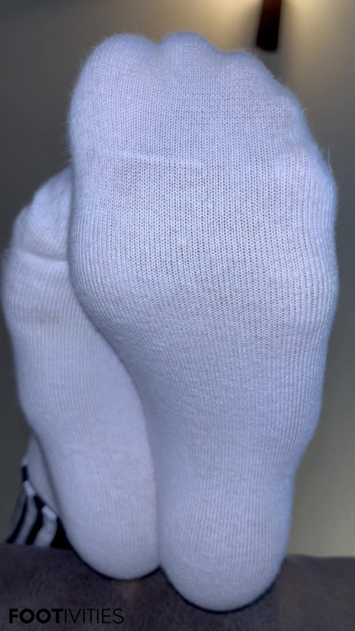 footivities: Silent Sock Tease - I Piedi Di Ivys - Footivities