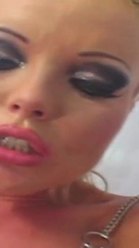Lezbiyen anal dildo sikiliyor