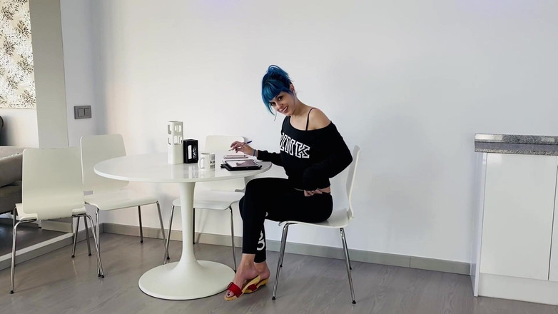 Candystart Videos: Streching y colgando en la oficina