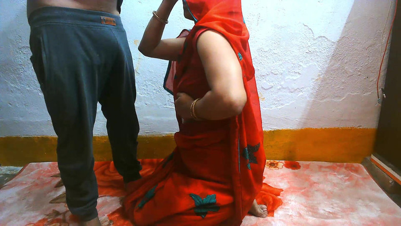 Busty Banuu: Dillí nadržená švagrová šuká švagra v noci.