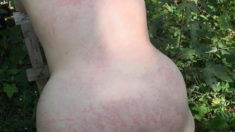 Bouncy Tits Action: Spank my back in outdoor