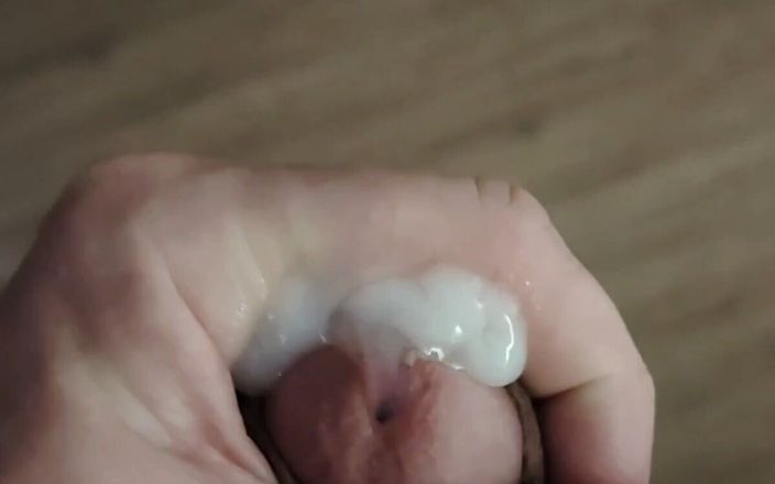 CumArt: Spermaladung in meiner hand, nachdem ich mit meinem schwanz gespielt...