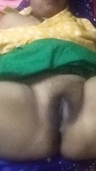Memek tante seksi ini dientot habis-habisan sampai menganga lebar