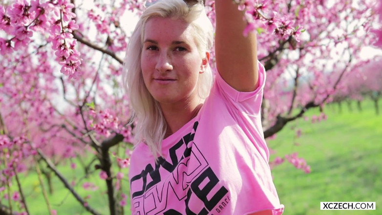 XCZECH: Sharon Cherry - pepek berdenyut - Premium