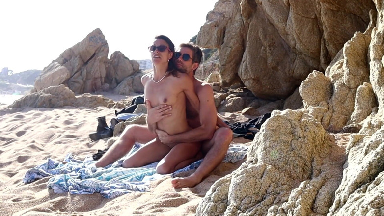 Magia Rosa: Coppia sorpresa a fare sesso sulla spiaggia
